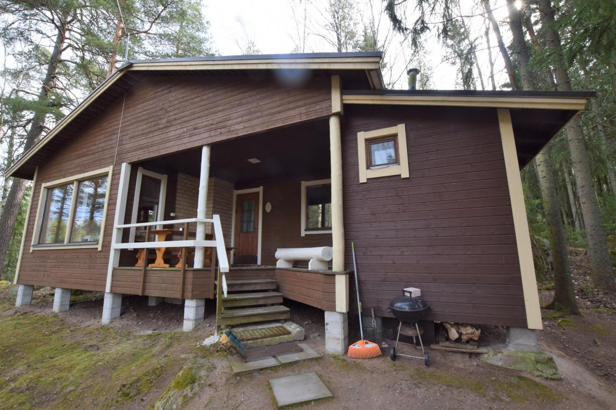 Pyhtaeaen Vuokramoekit Villa Tuuski Exterior photo